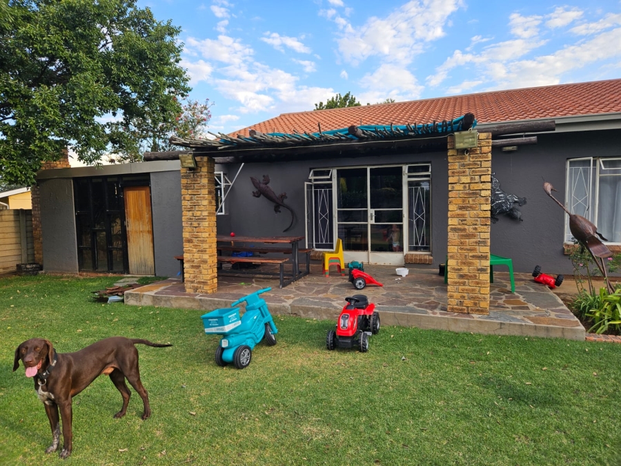 To Let 3 Bedroom Property for Rent in Riebeeckstad Free State